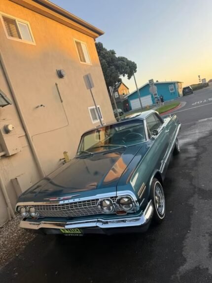 1963 Chevy Impala “Golden Crown” 2-Door Hardtop – Custom Cruiser. Downpay: $2000